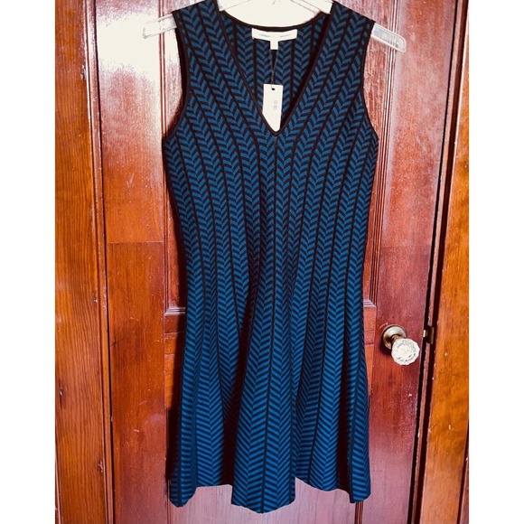 CUPCAKES AND CASHMERE DRESS BLACK BLUE CHEVRON PRINT KNIT HECTOR DRESS SMALL S - Picture 1 of 3